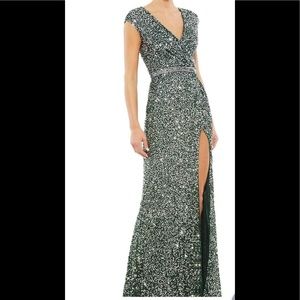 MacDuggal cap sleeve sequin gown Green 4 NWT